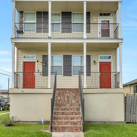 Gentilly Gem - Nestle Between The Lakefront Arena, Suno, And Uno